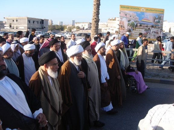 الآلاف يشاركون في مسيرة لبيك يا رسول الله