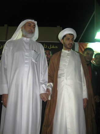 عبدالوهاب يضم يده مع علي سلمان والولاء تهديهما تراب الوطن
