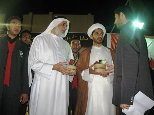 عبدالوهاب يضم يده مع علي سلمان والولاء تهديهما تراب الوطن