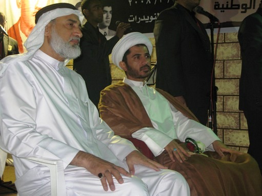 عبدالوهاب يضم يده مع علي سلمان والولاء تهديهما تراب الوطن